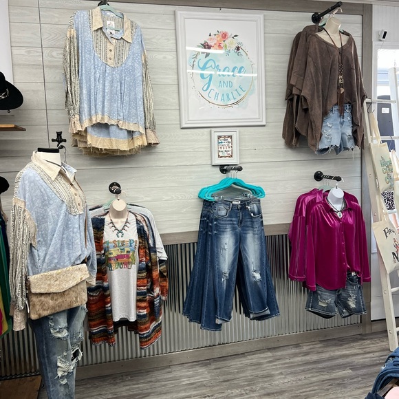 Meet your Posher, Grace and Charlie - Picture 2 of 3